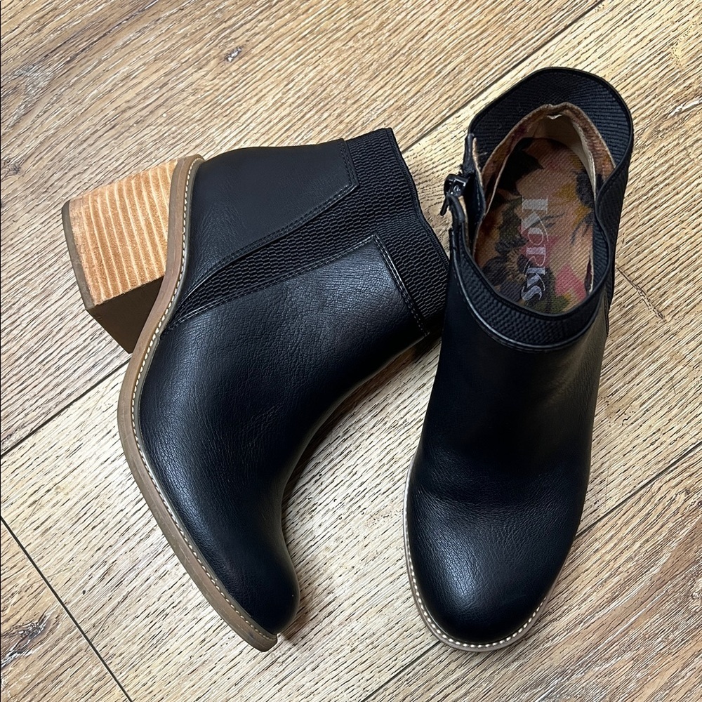 Korks Black Leather Stacked Heel Ankle Boots Size 8M